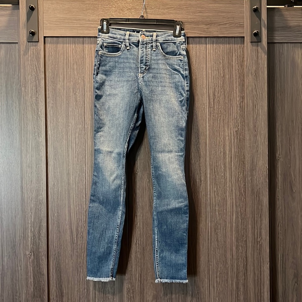 Hollister Curvy High-Rise Super Skinny jeans 25x26